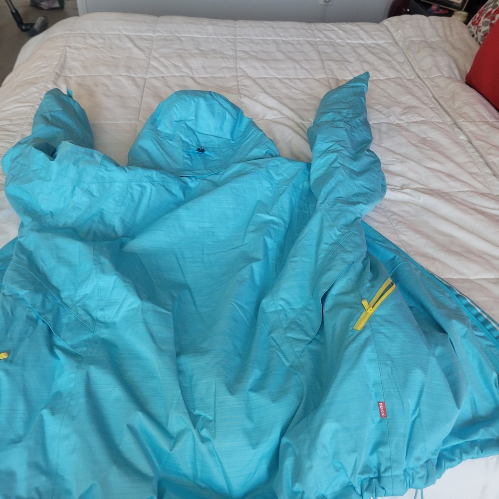 Helly Hanson - image 2